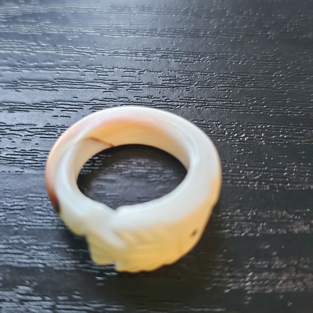 Carved Shell Ring Depicting Fish Size 4 - Picture 6 of 10